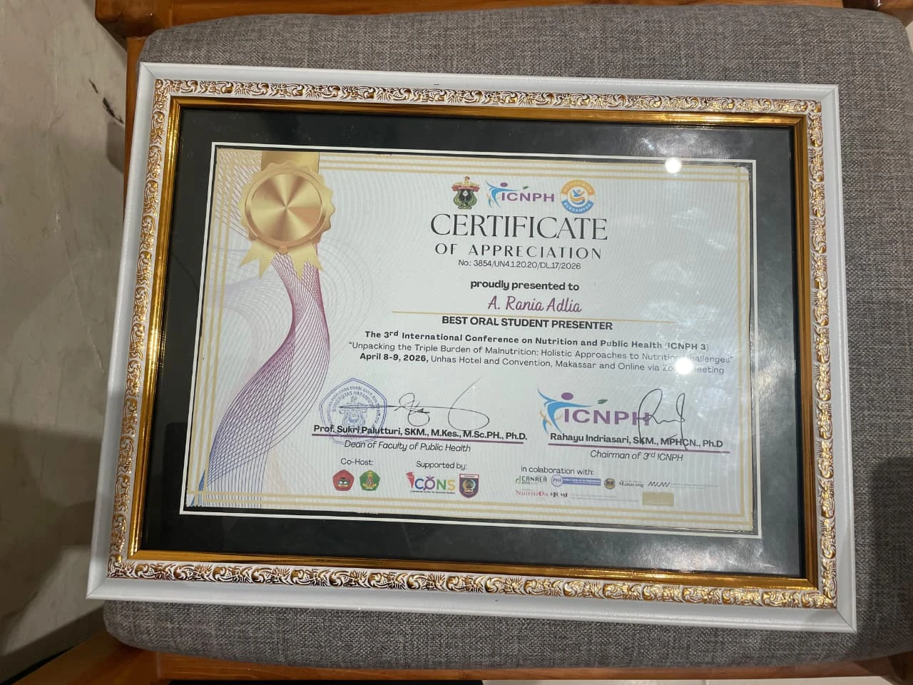 Prestasi gemilang mahasiswa FKM Unhas menembus panggung global, A. Rania Adlia raih Best Oral Student Presenter di ICNPH 3. (Dok.Pribadi).